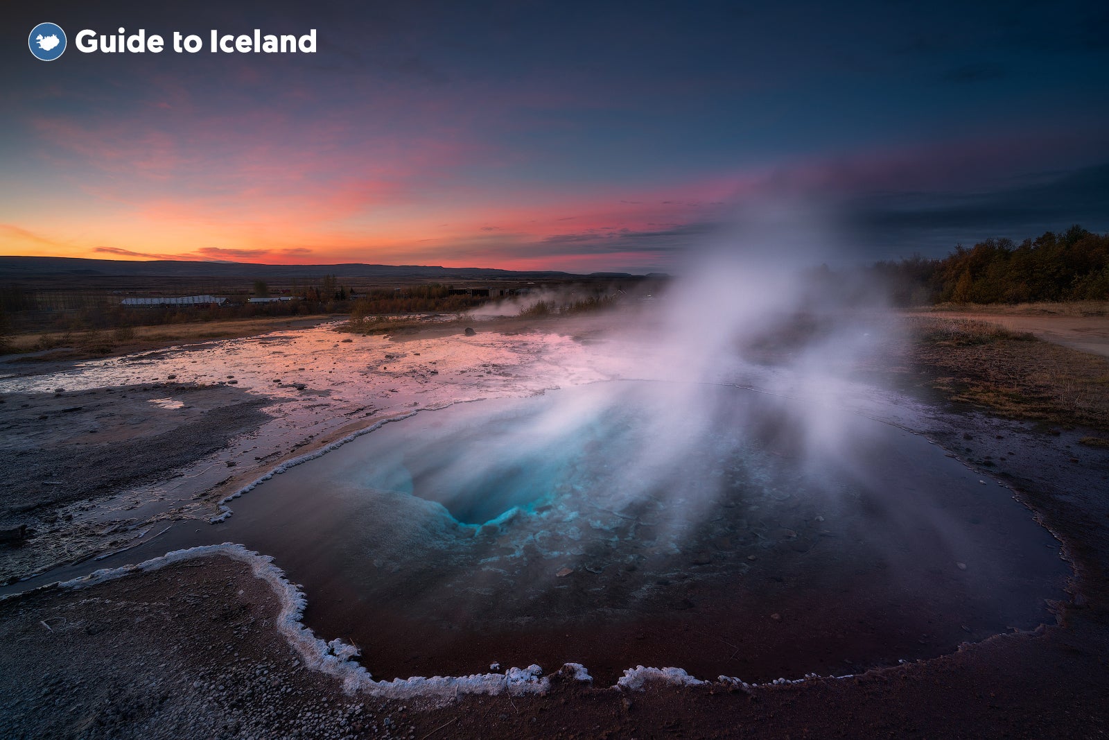 Det mineralrika vattnet från en gejser i det geotermiska området Geysir.