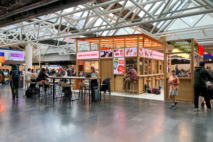 Travelers have multiple food options at Keflavik Airport