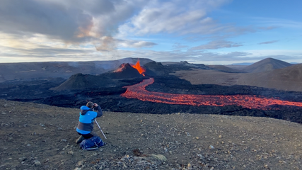 Geldingadalur volcano eruption 2021 person taking picture 2.png