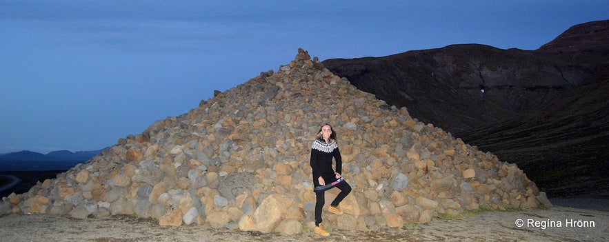 Regína by The stone pile on the Kjölur route in the dusk