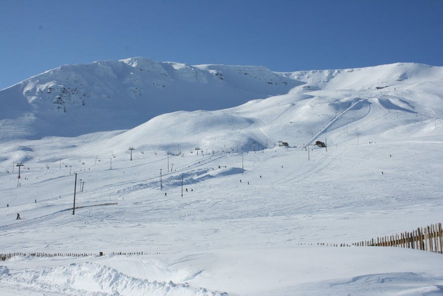 Hlíðarfjall滑雪场是冰岛北部的滑雪胜地 Hlíðarfjall滑雪场是冰岛北部的滑雪胜地