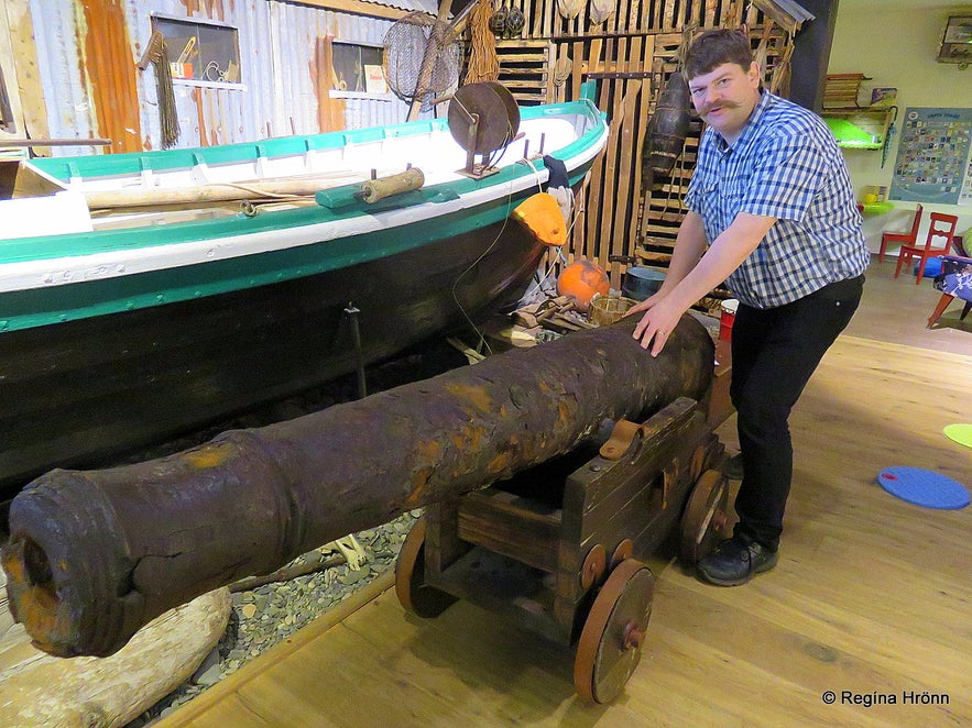 An old cannon at Eyrbyggja Heritage Centre museum - Sögumiðstöðin