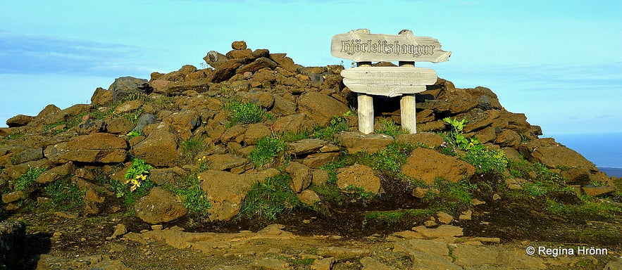 Hjörleifshaugur burial mound on top of Hjörleifshöfði in South-Iceland