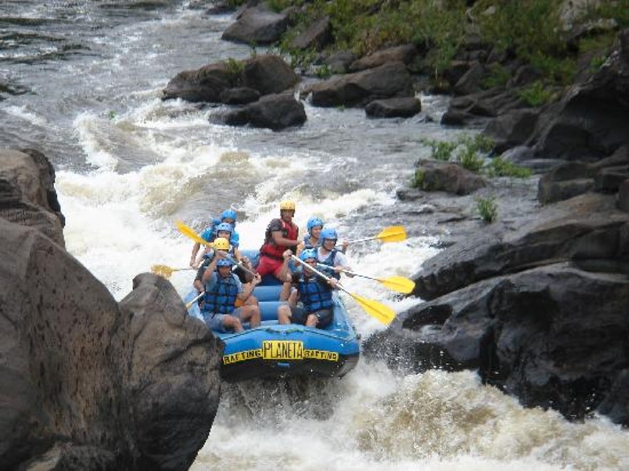 RAFTING EN EL RÍO GLACIAR HVÍTA (RÍO BLANCO)