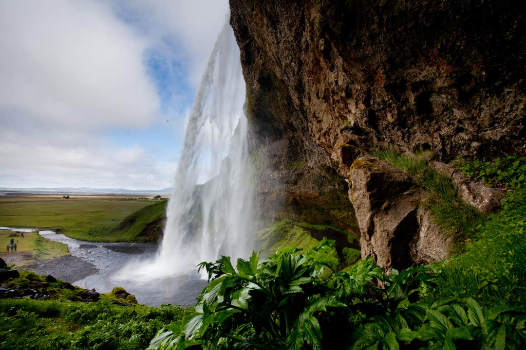 De waterval Seljalandsfoss in Zuid-IJsland.