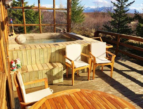 Beautiful and Cosy Holt Cottage with Hot Tub Near Borgarnes
