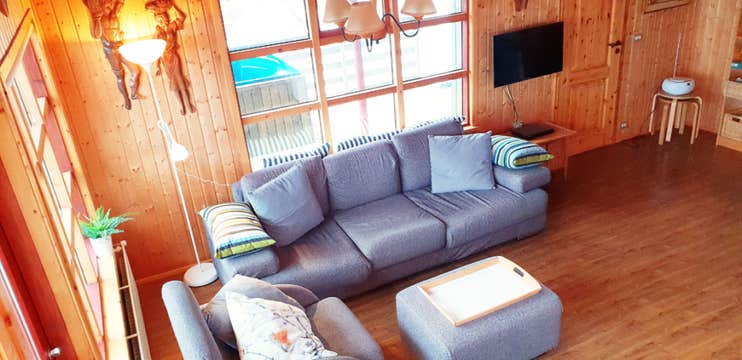 코티지 바이 레이크 라우가르바튼 위드 핫 텁 | Cottage by Lake Laugarvatn With Hot Tub
