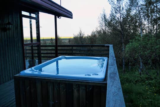 코티지 바이 레이크 라우가르바튼 위드 핫 텁 | Cottage by Lake Laugarvatn With Hot Tub