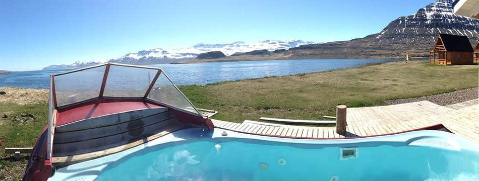 Mjóeyri Studio Cottage #2 With Shared Hot Tub in Eskifjörður