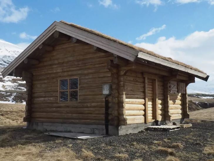 Cottage in a Beautiful Valley with Hot Tub near Akureyri