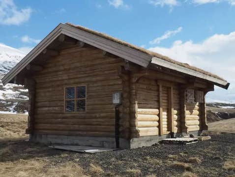 Cottage in a Beautiful Valley with Hot Tub near Akureyri