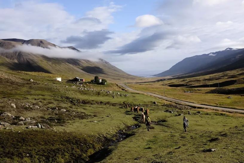 Cottage in a Beautiful Valley with Hot Tub near Akureyri