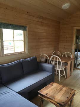 冰岛东部带露台小木屋 | East Iceland Log Cabin With Terrace