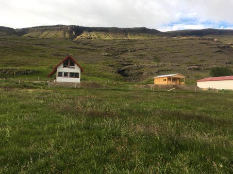 冰岛东部带露台小木屋 | East Iceland Log Cabin With Terrace