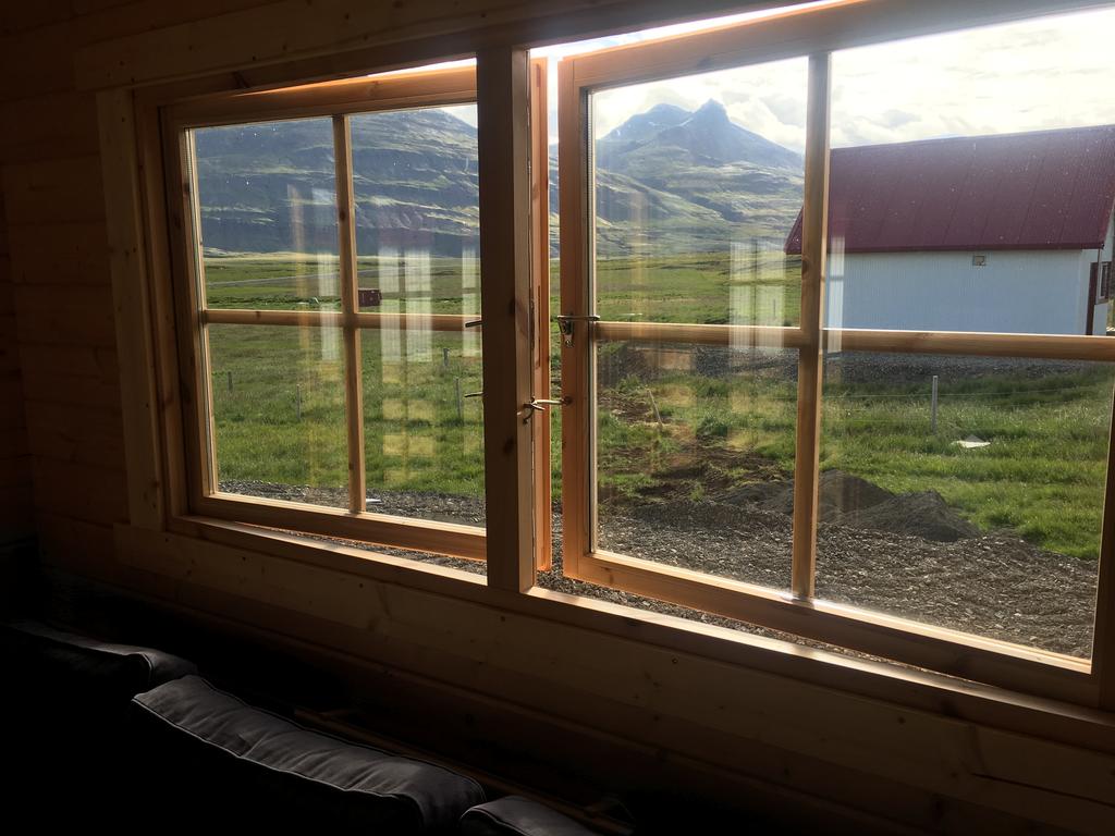 冰岛东部带露台小木屋 | East Iceland Log Cabin With Terrace