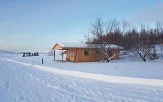 Oeskubakki Cabin With a Hot Tub Near Akureyri