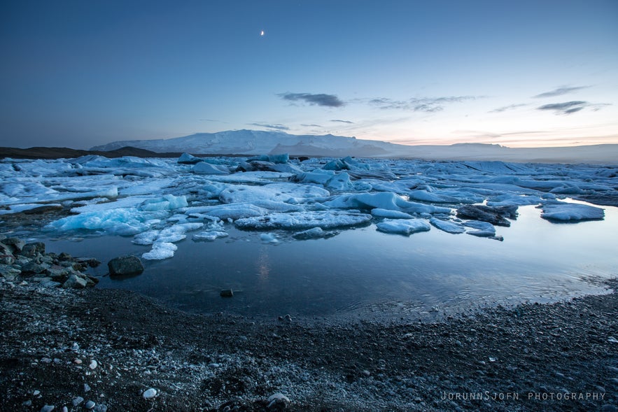 Diamond Beach near Jökulsárlón glacier lagoon