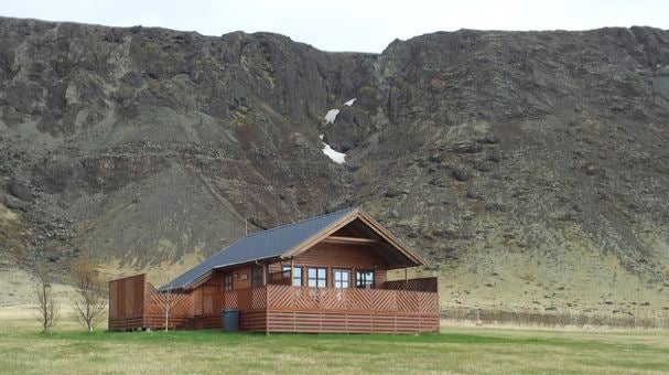 Fjallstun Cottage With Hot Tub Near Selfoss