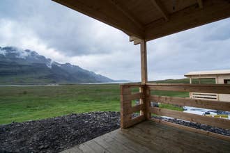 冰岛东部带露台的古斯图尔小屋 | Gustur Cottage With Terrace in East Iceland