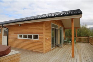 带有热水浴池的阿克雷里温馨小屋