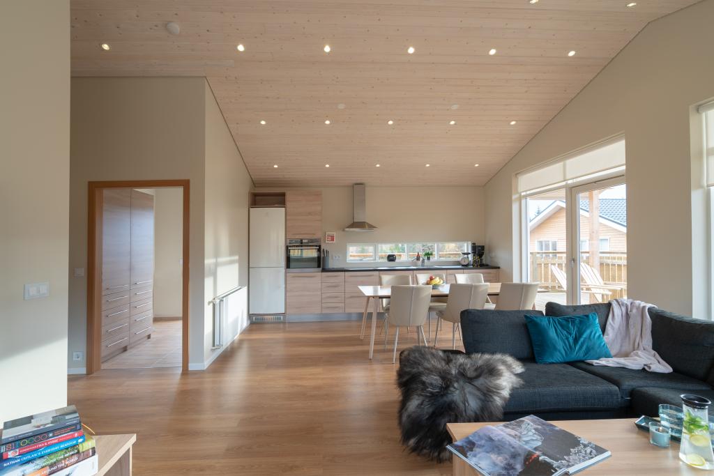 New Cosy Cottage with Hot Tub in Akureyri