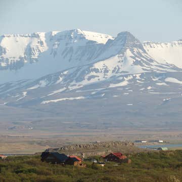 Cosy Cottage with a Hot Tub and West Iceland Views