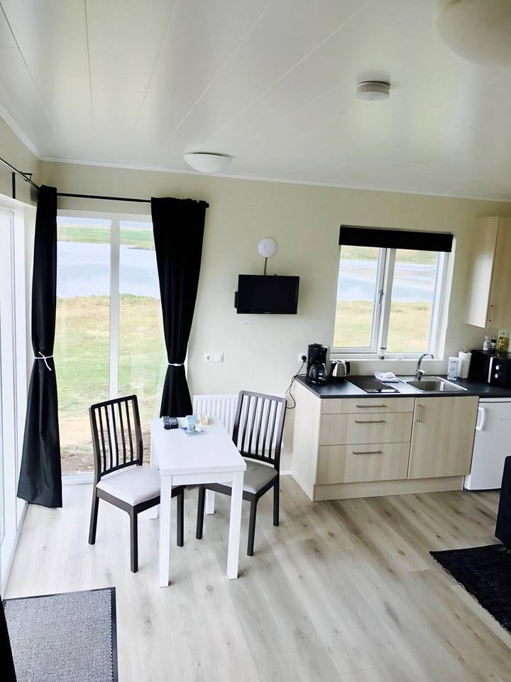 Helgafell 2: Studio Cabin by the Lake