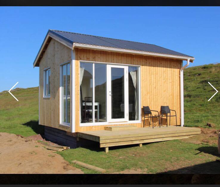 Helgafell 2: Studio Cabin by the Lake