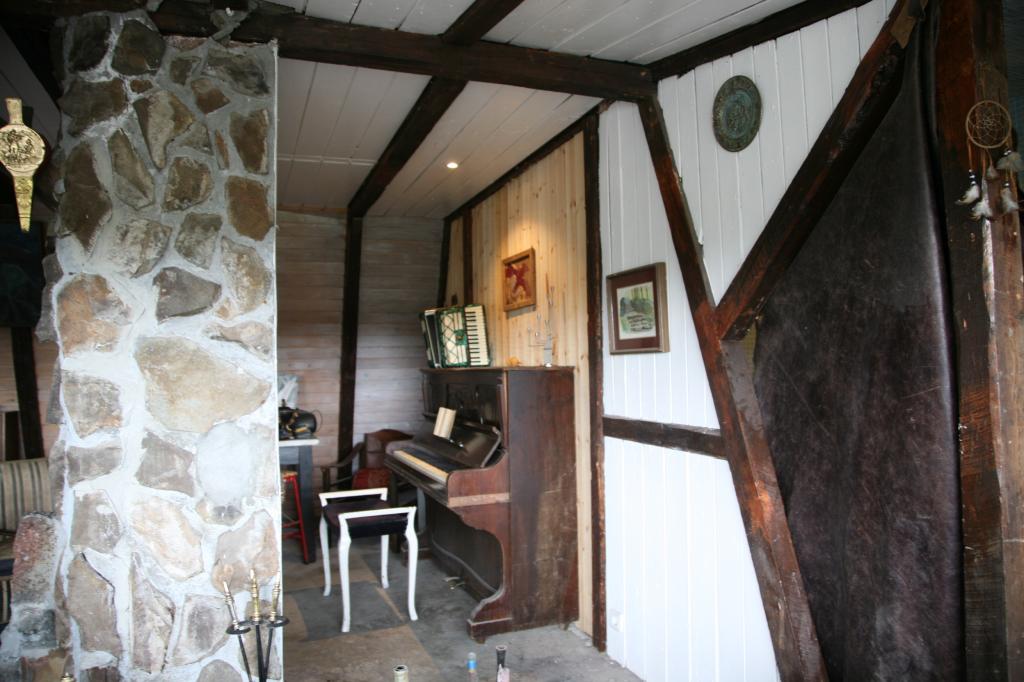 Cottage by Lake Thingvellir with Balcony