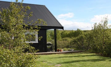 Cozy Cottage With Hot Tub Near Akranes