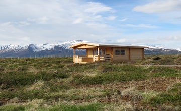 Solsetur Cottage with Hot Tub