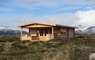 Solsetur Cottage with Hot Tub