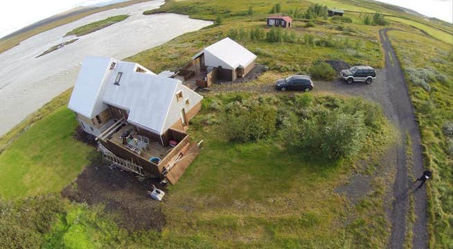 Lovely Riverside Cottage with Hot Tub and Guest House
