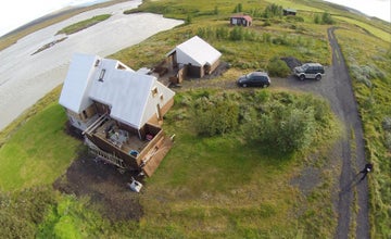 Lovely Riverside Cottage with Hot Tub and Guest House