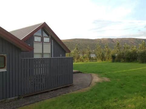 Lakehouse Skorradalur: Holiday Home With Hot Tub