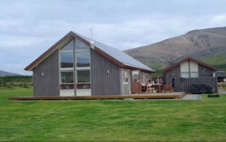 冰岛西部的美丽度假屋，带热水浴池