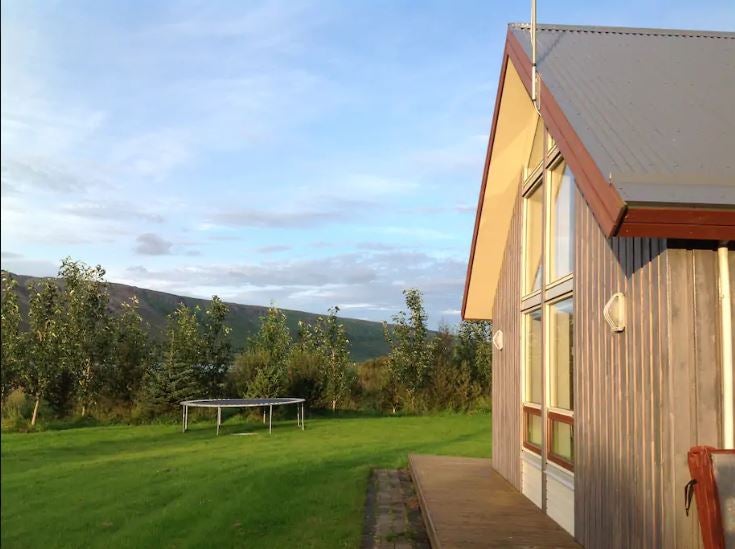Lakehouse Skorradalur: Holiday Home With Hot Tub