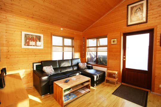 Cottage With Hot Tub in West Iceland
