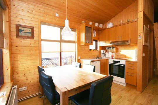 Cottage With Hot Tub in West Iceland
