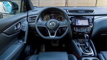 nissan Qashqai 4x4 2019 automatic dashboard.jpg