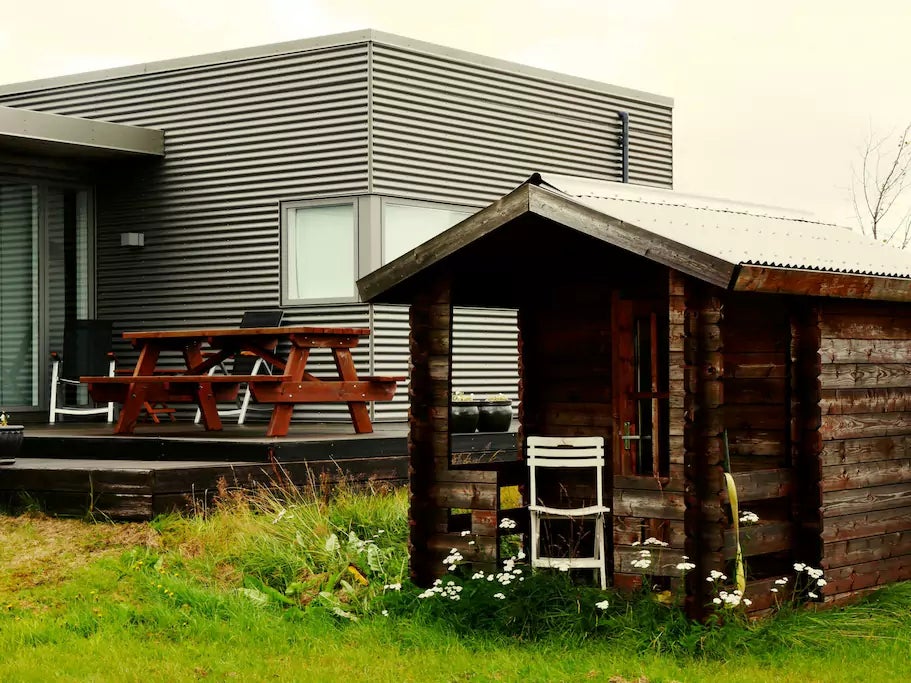 Luxurious Golden Circle Lakehouse with Porch and Sauna