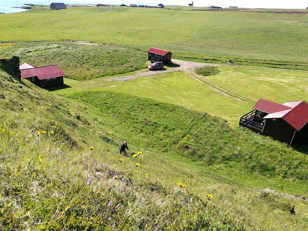 Arabud Cottage With Terrace in Hellnar