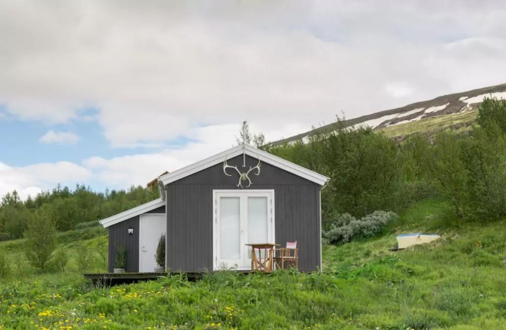 Cosy Cabin with Amazing Views Near Akureyri