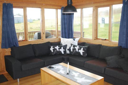 Bakki Cottage With Hot Tub in North Iceland