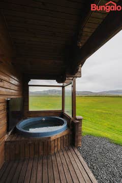 야외 온수 욕조가 있는 누파르 소형 코티지 | Nupar Small Cottage with an Outdoor Hot Tub