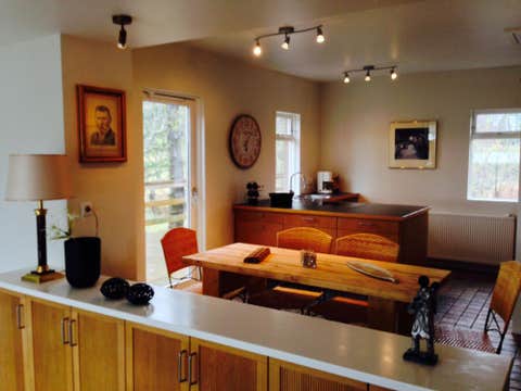 Villa Hveragerdi With Hot Tub