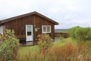 Unastadir Cottage With Hot Tub