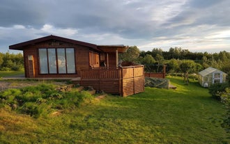 Bjork: 넓은 테라스가 있는 아름다운 별장 | Bjork: Beautiful Cottage With Large Terrace