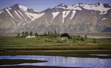 H&agrave;r Cottage in Dalvik with Hot Tub
