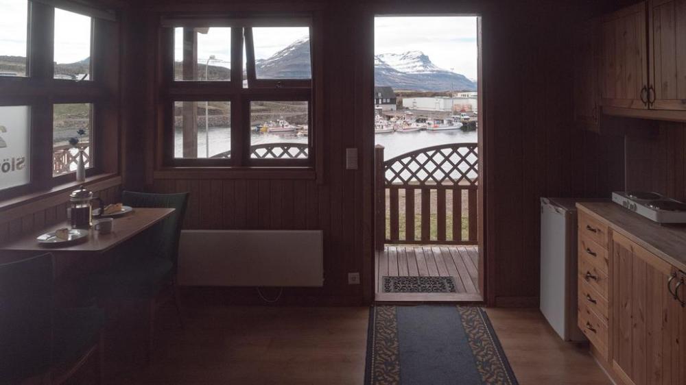 Djúpivogur 的 Framtid 3 号小屋 - 带门廊 | Cottage Framtid 3 with a Porch in Djúpivogur